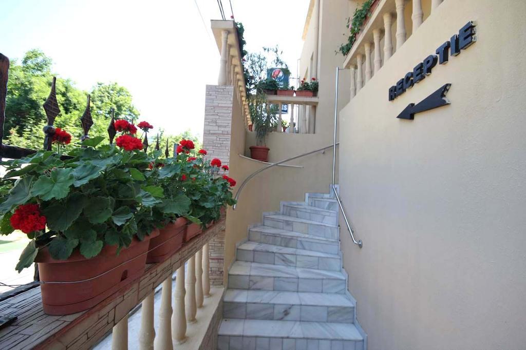 Hotel Dynes إيفوري نورد المظهر الخارجي الصورة